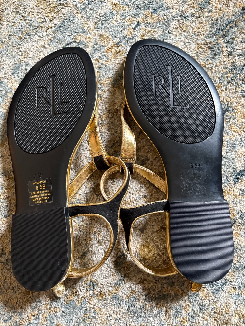 Ralph Lauren Black and Gold T-Strap Thong Sandals size 6.5 - Picture 4 of 6